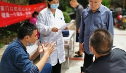“家門口的名醫(yī)”湖醫(yī)附一專家走進社區(qū) （圖片報道）